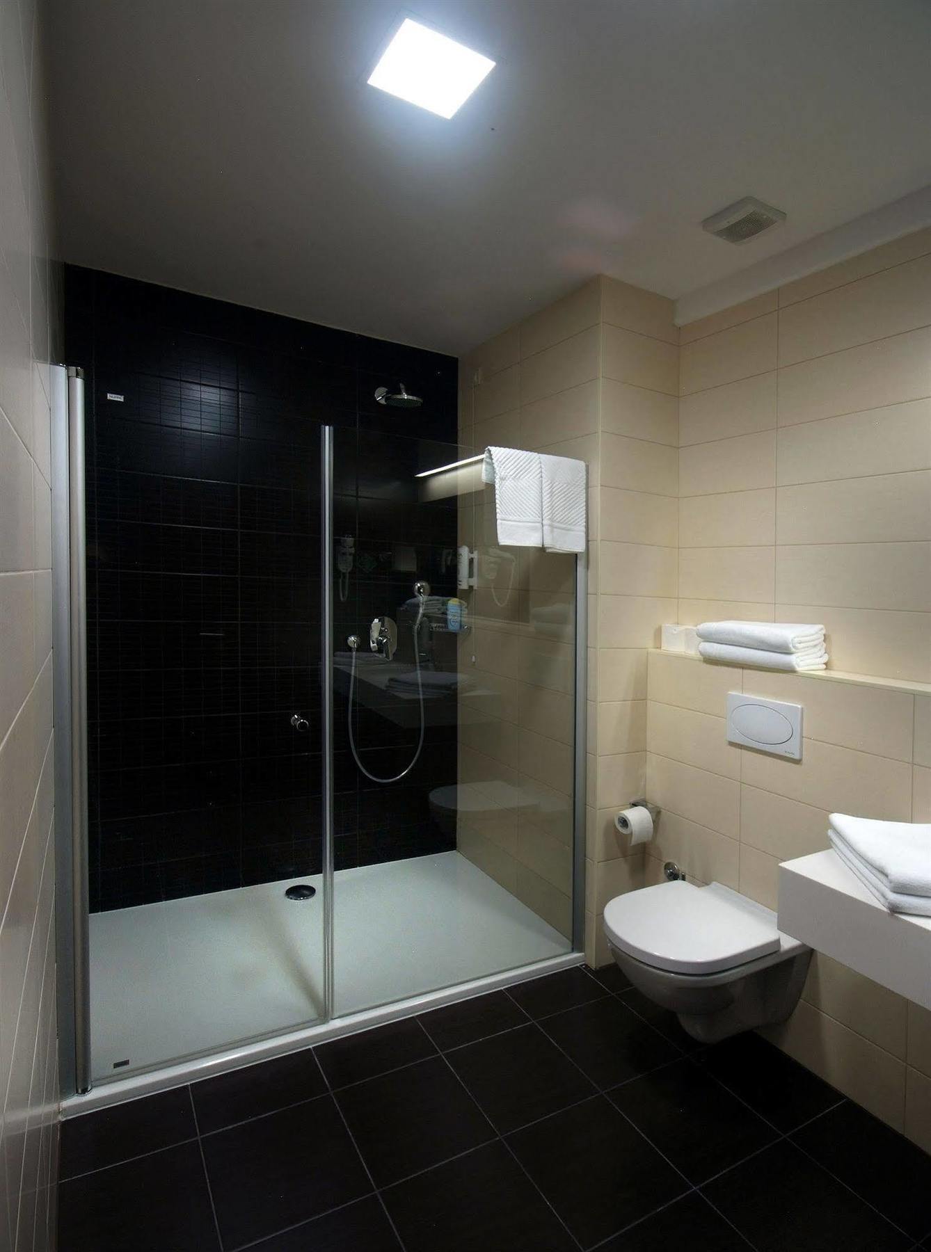 Hotel Park Добой Экстерьер фото